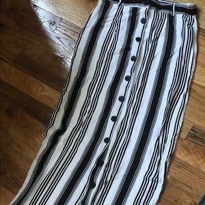 High waisted slim fit long skirt black and white